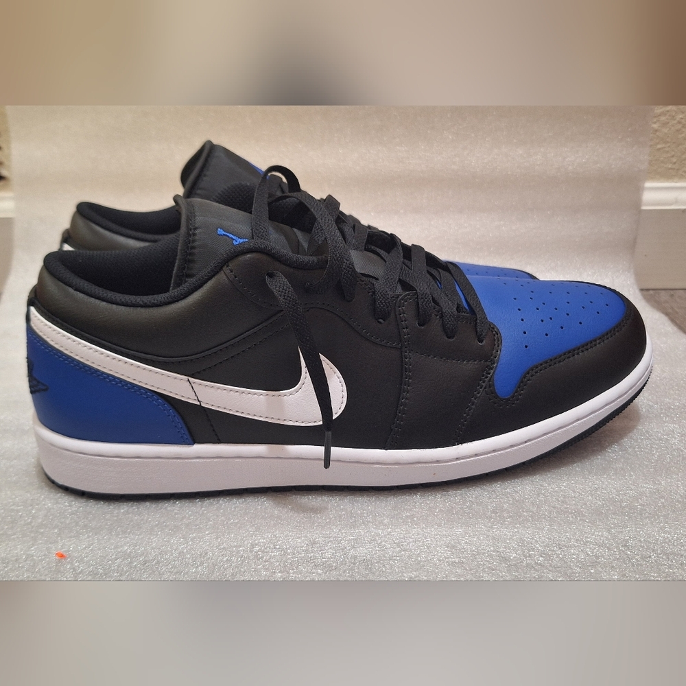 Air Jordan 1 Low - Picture 3 of 8